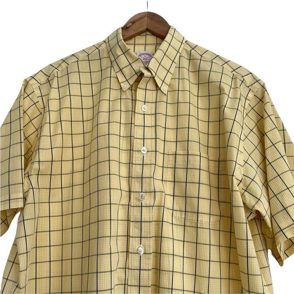Brooks Brothers Large Mens Short Sleeve Plaid Oxford Button Front Shirt Non Iron - Picture 2 of 5